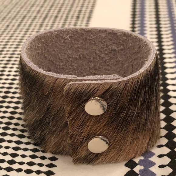 Made 🇺🇸 Cowhide Cuff Bracelet - Picture 4 of 6